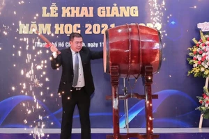 Lễ khai giảng đặc biệt của Trường ĐH Công nghiệp TP.HCM