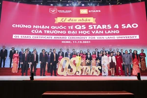 Trường ĐH Văn Lang đạt chứng nhận QS Stars 4 sao