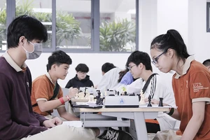 Lần đầu tiên sinh viên thi đấu cờ vua trực tuyến
