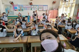 Học sinh nhiều trường tiểu học ở TP.HCM lần đầu được trở lại trường