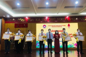 9 nhà giáo tại TP.HCM nhận Huân chương lao động của Chủ tịch nước