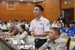 Thu nhập thấp ‘gây khó’ cho sinh viên xuất sắc mới ra trường