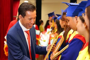 Tân sinh viên trường nghề nhận học bổng gần 1,6 tỷ đồng