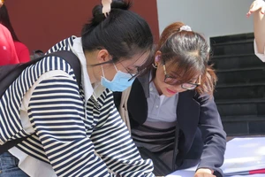 Nhiều tân cử nhân tìm được việc làm ngay trong ngày tuyển dụng 