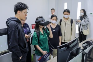 Trường đại học ở TP.HCM chi hơn 60 tỉ đồng tặng tân sinh viên