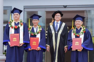 Tri ân và nhắn nhủ đặc biệt của Hiệu trưởng gửi tân khoa tại lễ tốt nghiệp