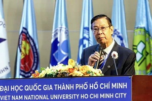Một bác sĩ được ĐH Quốc gia TP.HCM tặng danh hiệu ‘Hiệu trưởng danh dự’
