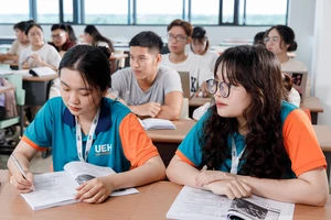 Hỗ trợ sinh viên tại TP.HCM có gia đình bị ảnh hưởng nặng từ bão số 3