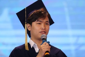 Từ đứa trẻ bị bỏ rơi ở chân cầu trở thành thủ khoa đại học