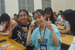 Cận Tết, sinh viên sư phạm ở TP.HCM ‘vỡ òa’ vì nhận tiền hỗ trợ cả trăm triệu đồng