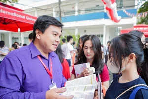 Trường đại học ở TP.HCM bỏ xét học bạ lớp 10 và 11, tất cả tổ hợp đều có môn Văn