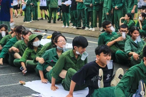 Sinh viên cho rằng mức học phí quân sự quá cao, Trường ĐH Luật TP.HCM nói gì?