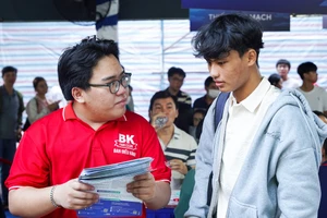 Điểm sàn xét tuyển đại học giảm kỷ lục, nhiều ngành rớt 4-6 điểm