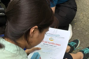 Cận giờ chót, thí sinh vẫn ‘xoắn não’ với quy đổi điểm xét tuyển đại học