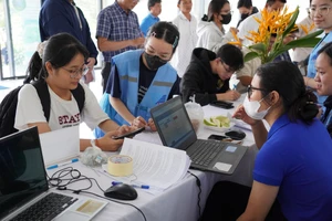 Tân sinh viên ‘chen chân’ tìm chỗ ở ký túc xá, săn lùng nhà trọ ở TP.HCM