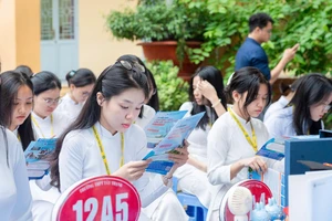 Năm 2026: Bộ GD&ĐT sẽ công bố điểm sàn xét tuyển các ngành sư phạm, sức khỏe, pháp luật