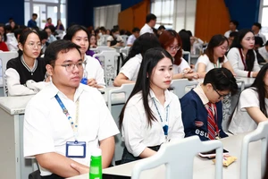 Trường ĐH Luật TP.HCM dành 1,5 tỉ đồng hỗ trợ sinh viên bị ảnh hưởng mưa lũ