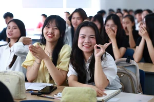 Đạt xuất sắc, nhiều sinh viên Trường ĐH Luật TP.HCM nhận học bổng hơn 50 triệu đồng/suất