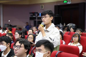 Học giả Mỹ đối thoại với sinh viên Việt về tiềm năng phát triển của Đông Nam Á