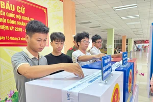 Những người trẻ lần đầu đi bầu cử: Hồi hộp và tự hào!