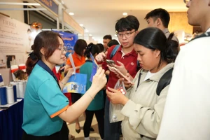 Doanh nghiệp mang hơn 5.000 việc làm đến tận trường đại học tìm ứng viên