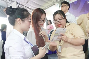Giáo sư Top 100.000 thế giới nhắn sinh viên: Đừng chỉ tìm công việc có thu nhập!