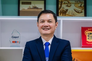 Tái bổ nhiệm PGS.TS Nguyễn Tất Toàn làm Hiệu trưởng Trường ĐH Nông Lâm TP.HCM