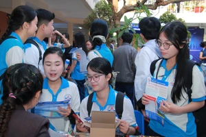 Học phí tăng, nhiều trường đại học tung học bổng ‘khủng’ hút thí sinh
