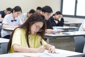 ĐHQG TP.HCM nói gì về nghi vấn 1 số câu hỏi đề thi đánh giá năng lực lấy từ bài quốc tế?