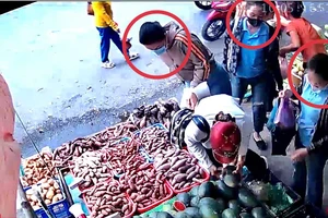 Clip ghi cảnh nhóm dàn cảnh trộm iPhone ở TP Thủ Đức