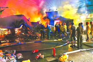 Nhân chứng kể lại lúc lửa bùng phát rồi lan rộng ở chợ Thanh Đa