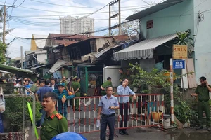 Quỹ cứu trợ TP.HCM, quận 8 và phường Xóm Củi hỗ trợ các gia đình vụ cháy 3 người tử vong ở quận 8