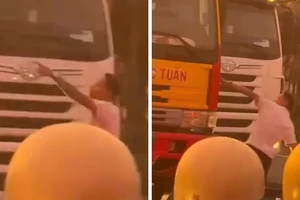 Truy tìm người dùng mũ bảo hiểm đập bể kính xe tải ở TP.HCM