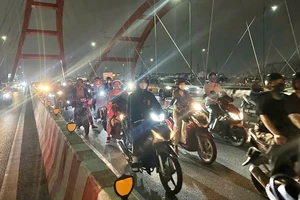 Kẹt xe trên đường Phạm Văn Đồng từ quận Bình Thạnh sang TP thủ Đức