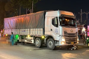 Thương tâm: 2 mẹ con bị xe tải cán qua người ở Thủ Đức