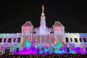 Trình diễn nghệ thuật 3D Mapping mừng Lễ kỷ niệm 30-4 tối 29-4