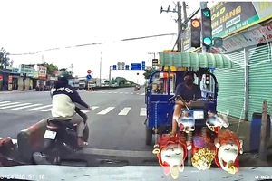 Xác minh vụ xe ba gác chạy ngược chiều, chặn đường xe ô tô ở huyện Củ Chi