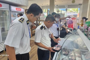 Kiểm tra đột xuất các cửa hàng của Công ty C.P ở Bình Dương