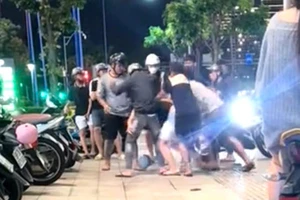 1 thiếu niên bị nhóm người hành hung ở khu đô thị Sala