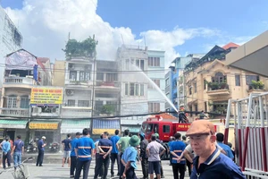 Cháy căn nhà 4 tầng ở TP.HCM