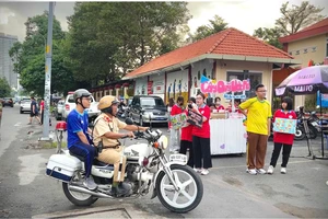 TP.HCM: CSGT hỗ trợ thí sinh dự thi THPT Quốc gia 2025