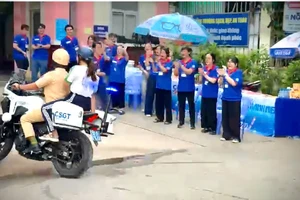 Quên CCCD, nữ sinh được Thiếu tá CSGT hộ tống kịp giờ thi tốt nghiệp