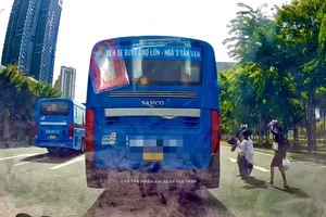 Xử phạt xe buýt tuyến 150 đón khách sai quy định trên đường Võ Nguyên Giáp