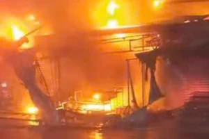 TP.HCM: Cháy ki ốt tại chợ Lô 6, nhiều tài sản bị thiêu rụi