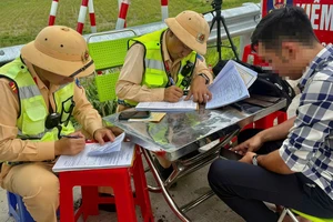 CSGT phát hiện người có bằng B2 điều khiển xe khách 29 chỗ trên cao tốc