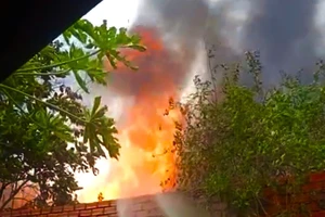 TP.HCM: Cháy dữ dội căn nhà trong khu đất hơn 1.000 m²