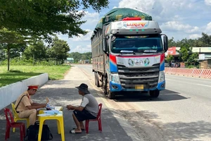 CSGT TP.HCM tăng cường xử lý nghiêm ô tô vận tải vi phạm