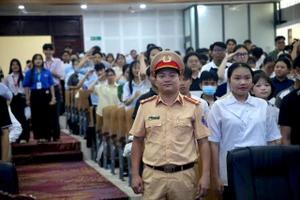 Công an trang bị 'lá chắn' cho sinh viên ứng phó các cuộc gọi giả danh