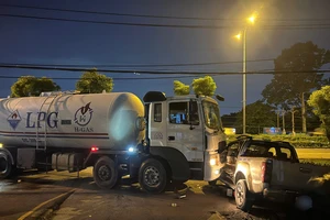 Tài xế tử vong nghi do đột quỵ, xe bồn bị mất lái tông vào nhiều xe