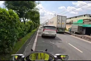 Không nhường đường xe ưu tiên, tài xế ô tô bị phạt